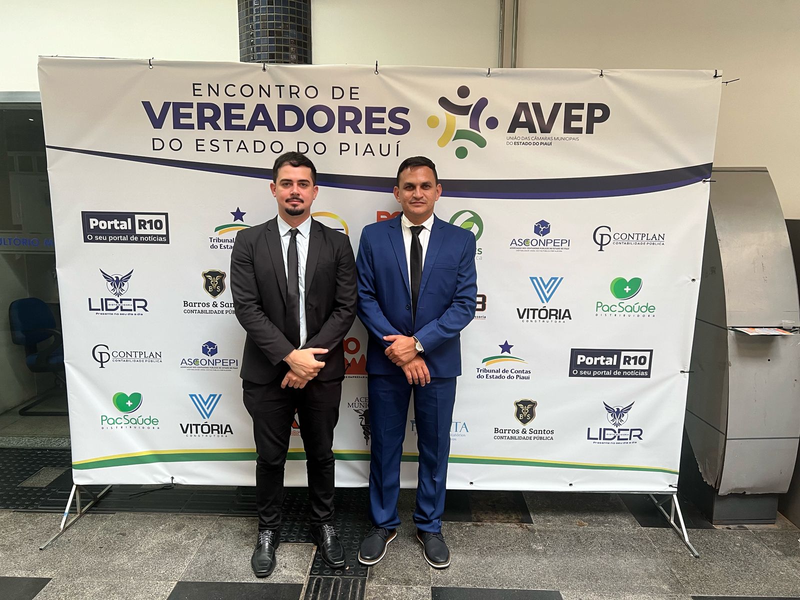 Lucas Abreu ministra palestra sobre fiscalização de contratos públicos no Encontro de Vereadores.